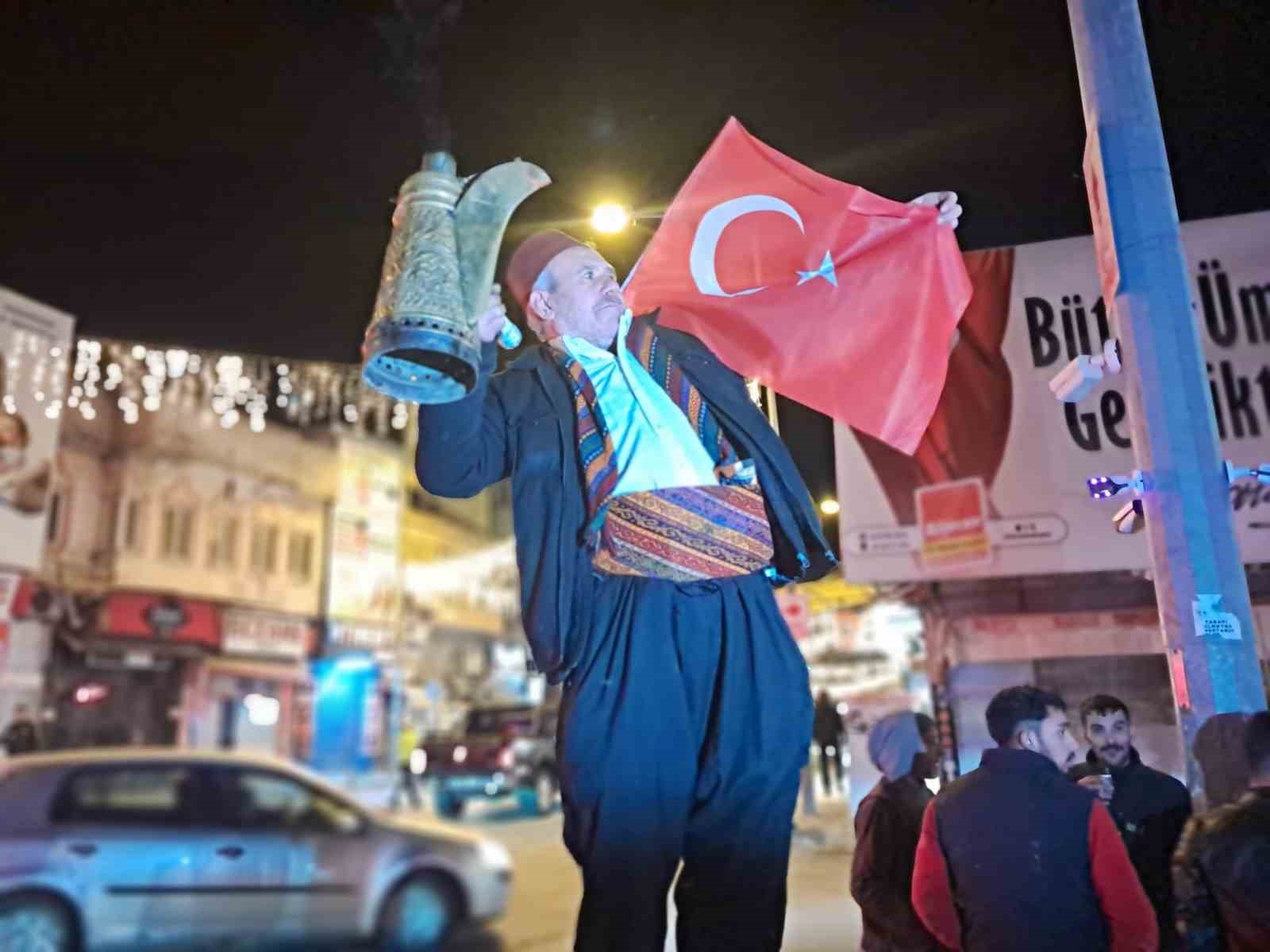 Sınırın sıfır noktasında Dünya Kupası coşkusu: Türk bayrakları dalgalandı
