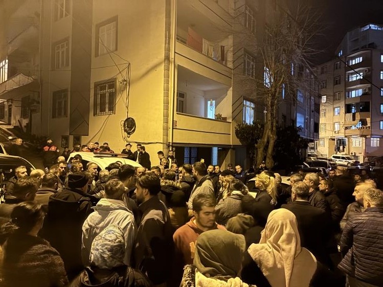 Sarıyer’de toprak kayması sonucu 6 binaya tahliye kararı verildi: Bina sakinleri belediyeye isyan etti