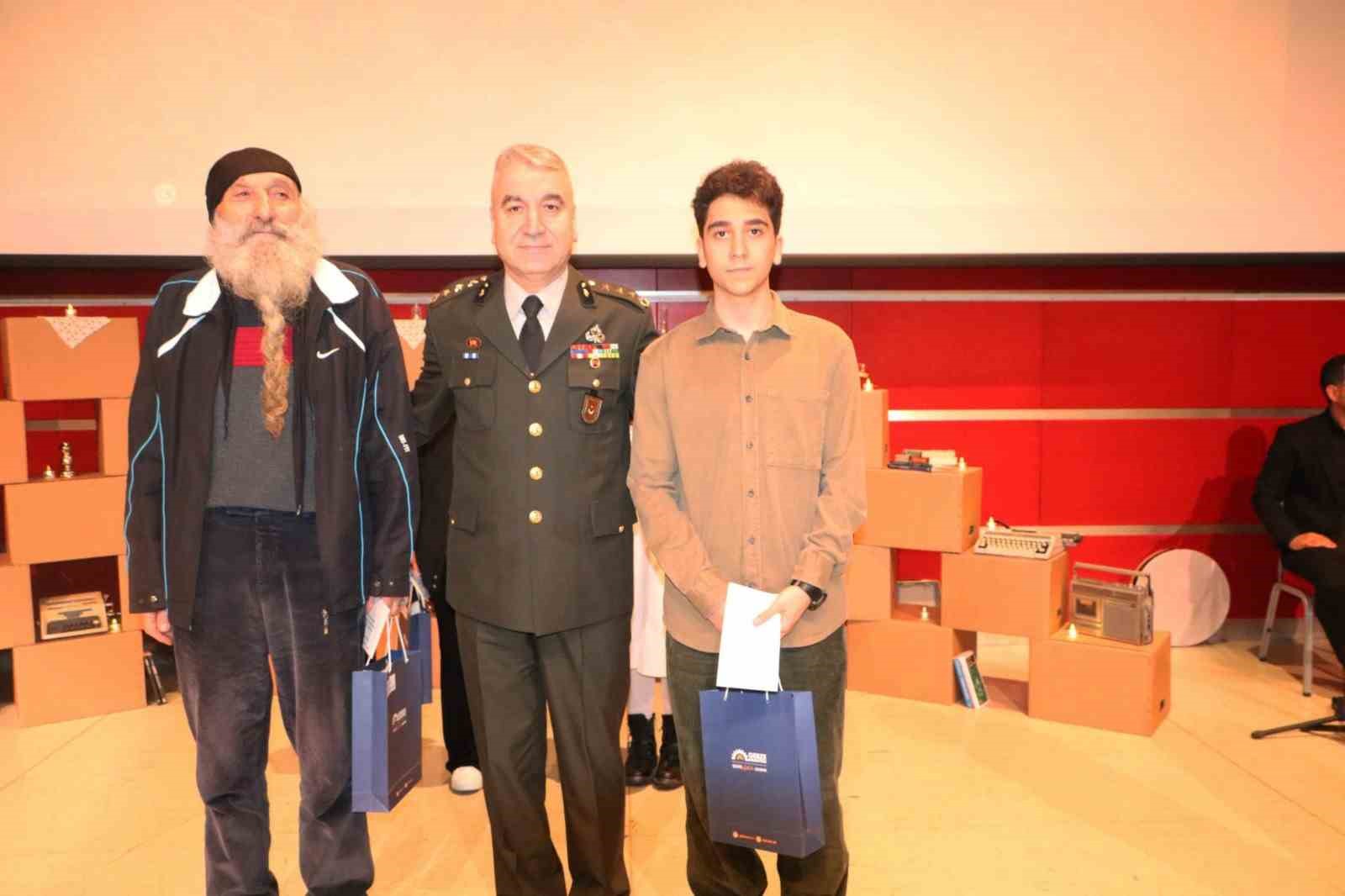 Gebze&rsquo;de en &ccedil;ok kitap okuyan okurlar &ouml;d&uuml;llendirildi
