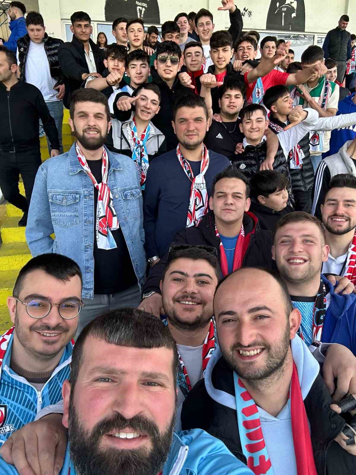 K&uuml;tahya Demirci&ouml;ren&rsquo;de futbol heyecanı, k&ouml;y takımı kuruldu
