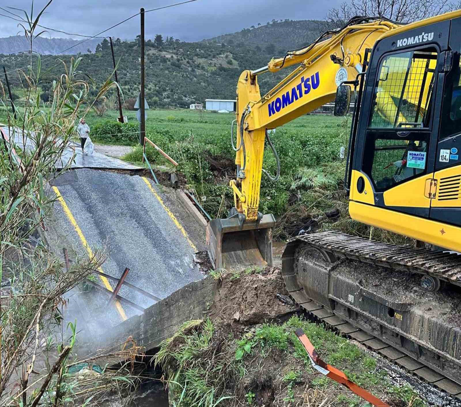 Milas&rsquo;ta &ccedil;&ouml;ken k&ouml;pr&uuml; 26 saatte ulaşıma a&ccedil;ıldı
