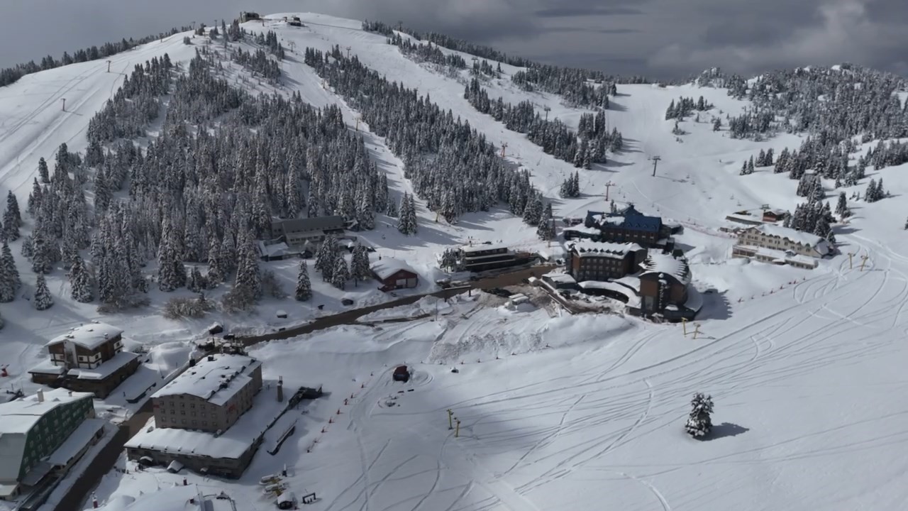 Uludağ’da sezon uzadı nisan ayıyla 2 metre kar var