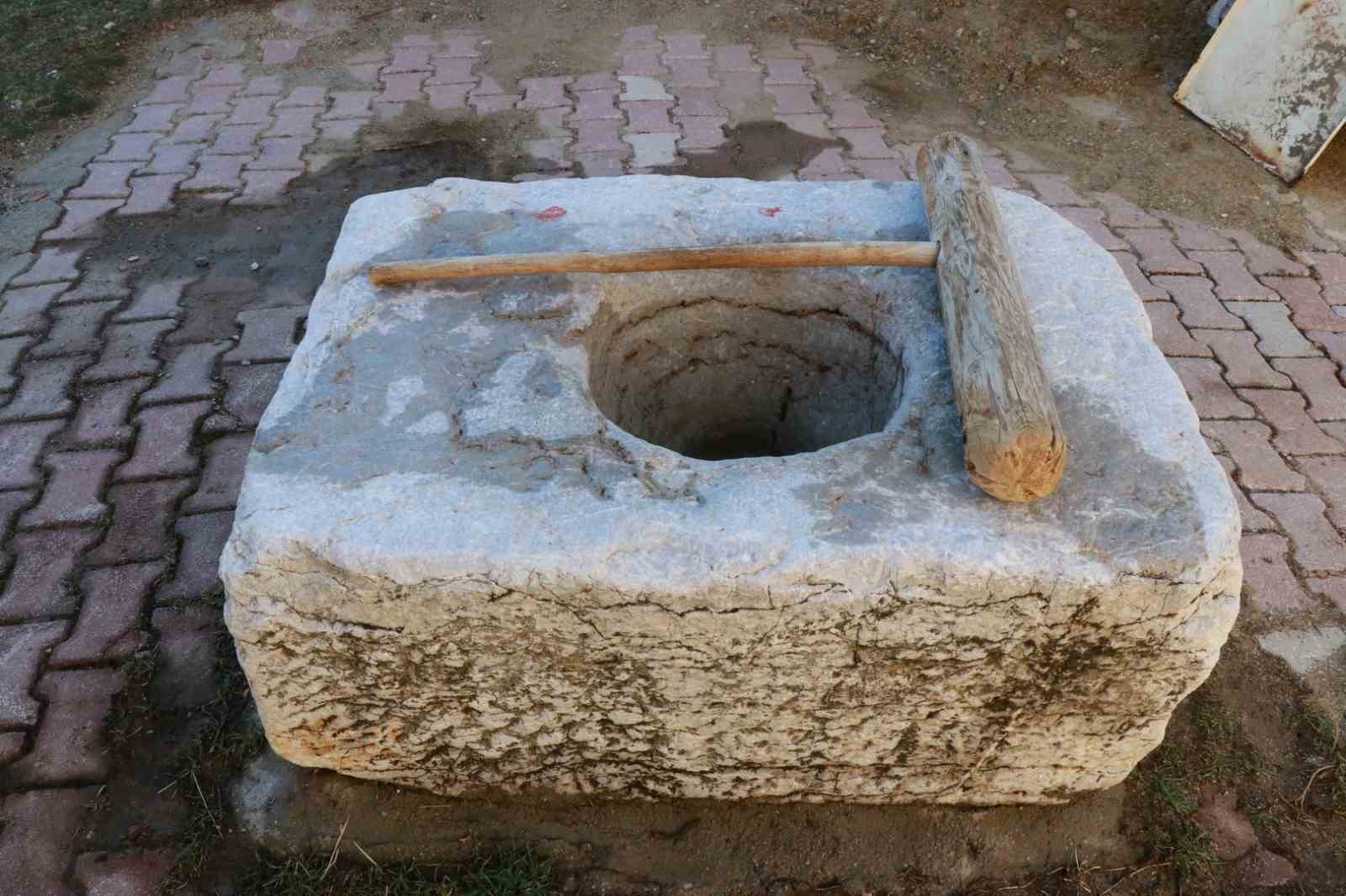 Asırlık dibek, köyün ortak mirası oldu