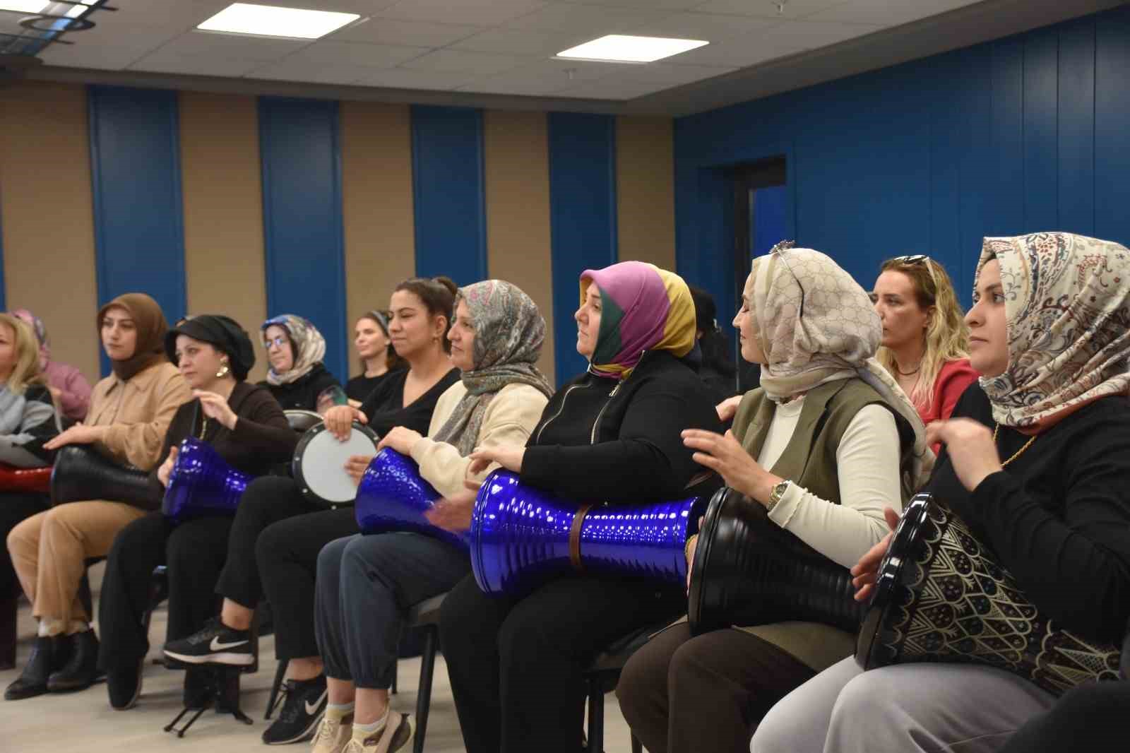 Ev hanımları korosu Cumhurbaşkanı Erdoğan&rsquo;a konser vermek istiyor
