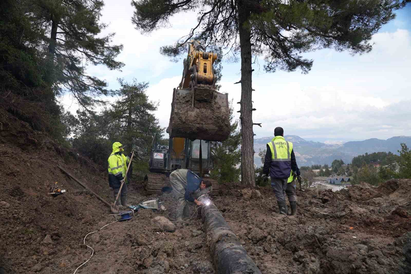 Mersin’de heyelan bölgesinde hasar gören içme suyu hattı onarıldı
