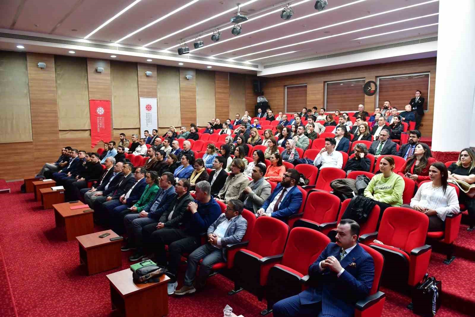 Cumhurbaşkanlığı İletişim Başkanlığından Denizli&rsquo;de kamu personeline y&ouml;nelik eğitim programı
