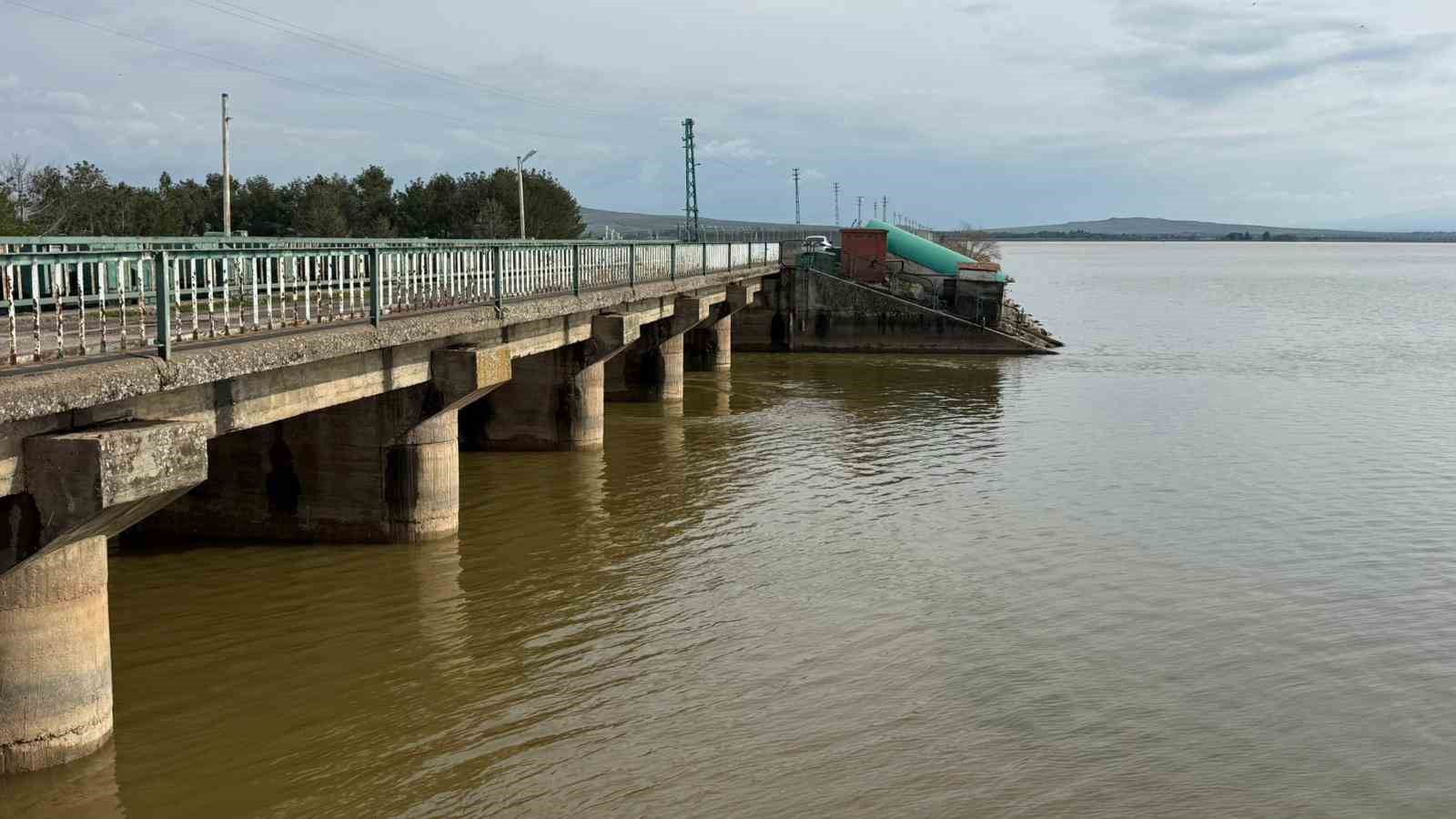 Devege&ccedil;idi Baraj G&ouml;l&uuml;ndeki kara par&ccedil;ası bir ayda suyla kaplandı

