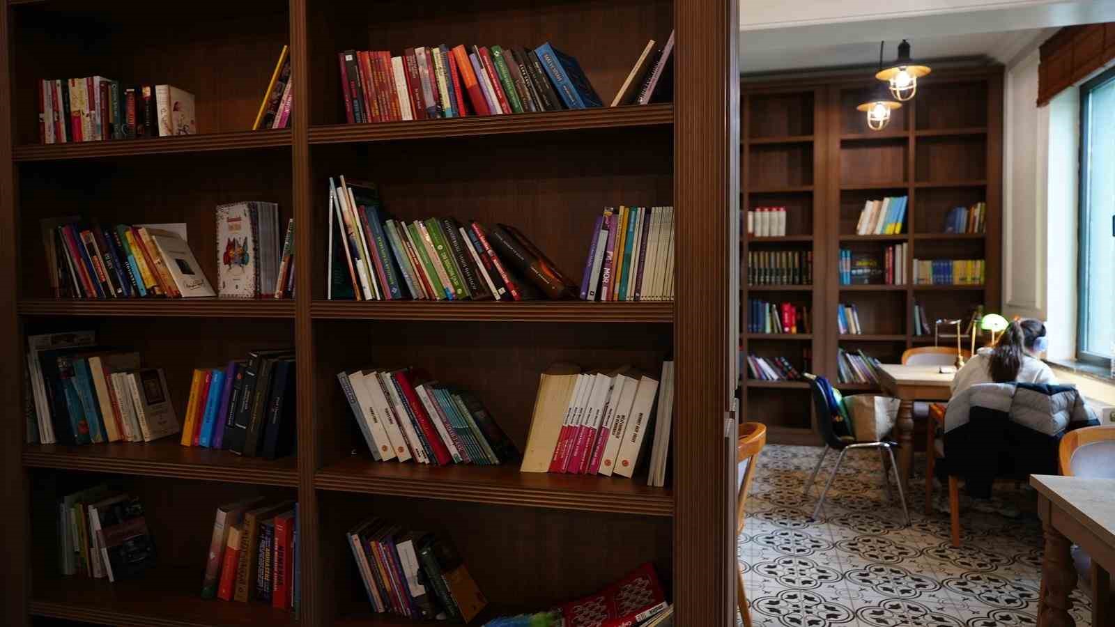 Başkan Özlü "Güçlü bir gelecek; okuyan ve düşünen bireylerle mümkündür"