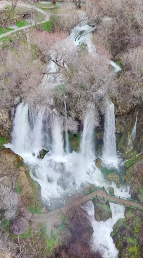 Sivas&rsquo;ın doğa harikası Sızır Şelalesi coştu
