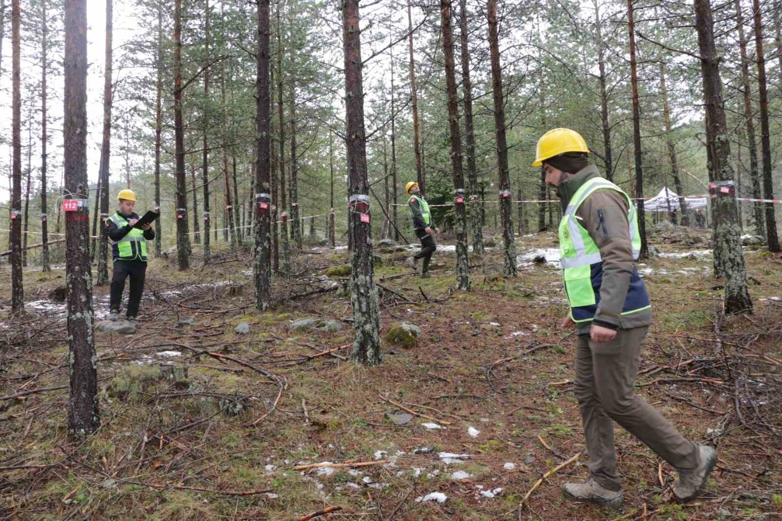 Yarışmada ter d&ouml;kt&uuml;ler

