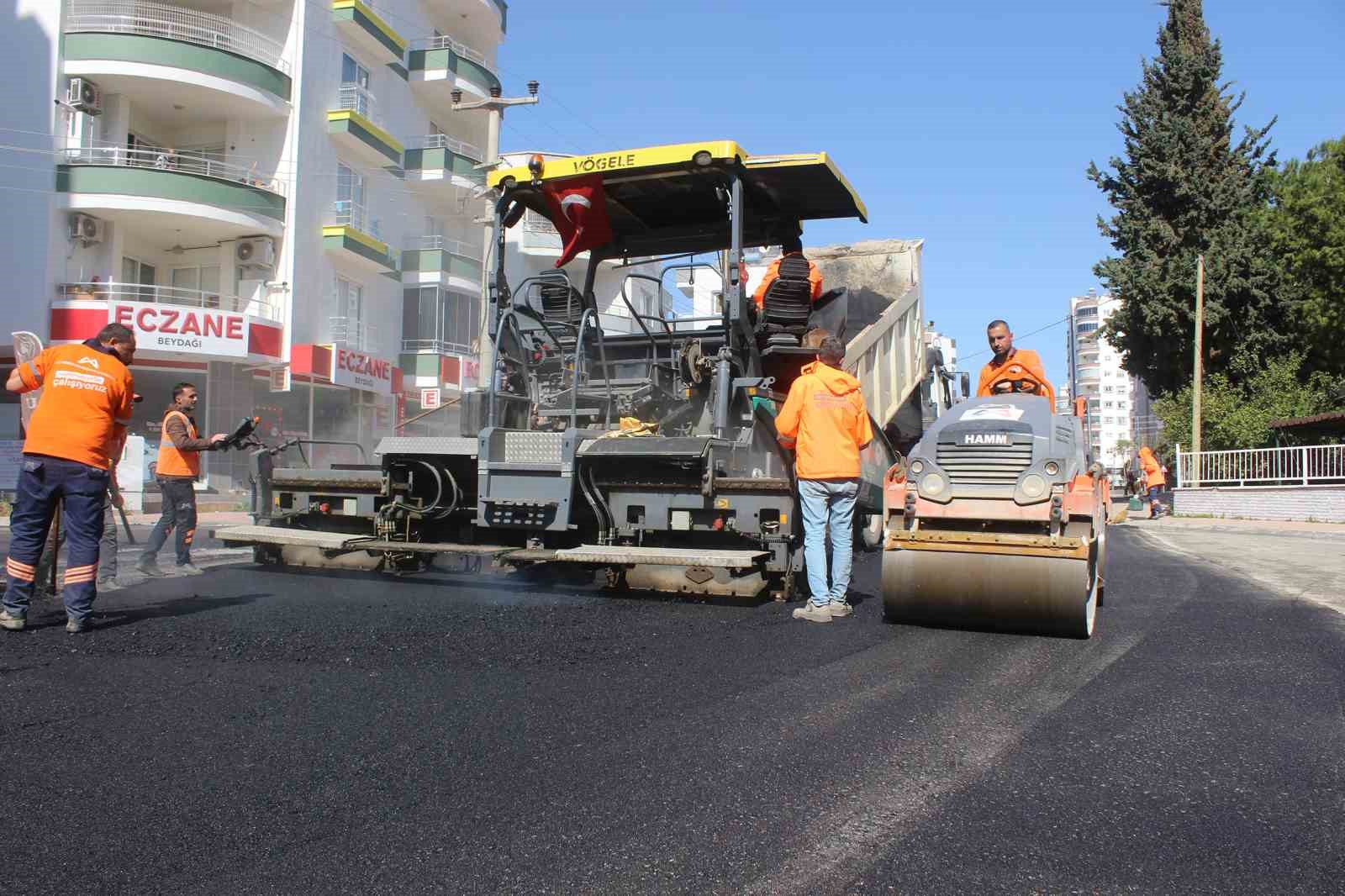 Mersin&rsquo;de yol yenileme &ccedil;alışmaları s&uuml;r&uuml;yor
