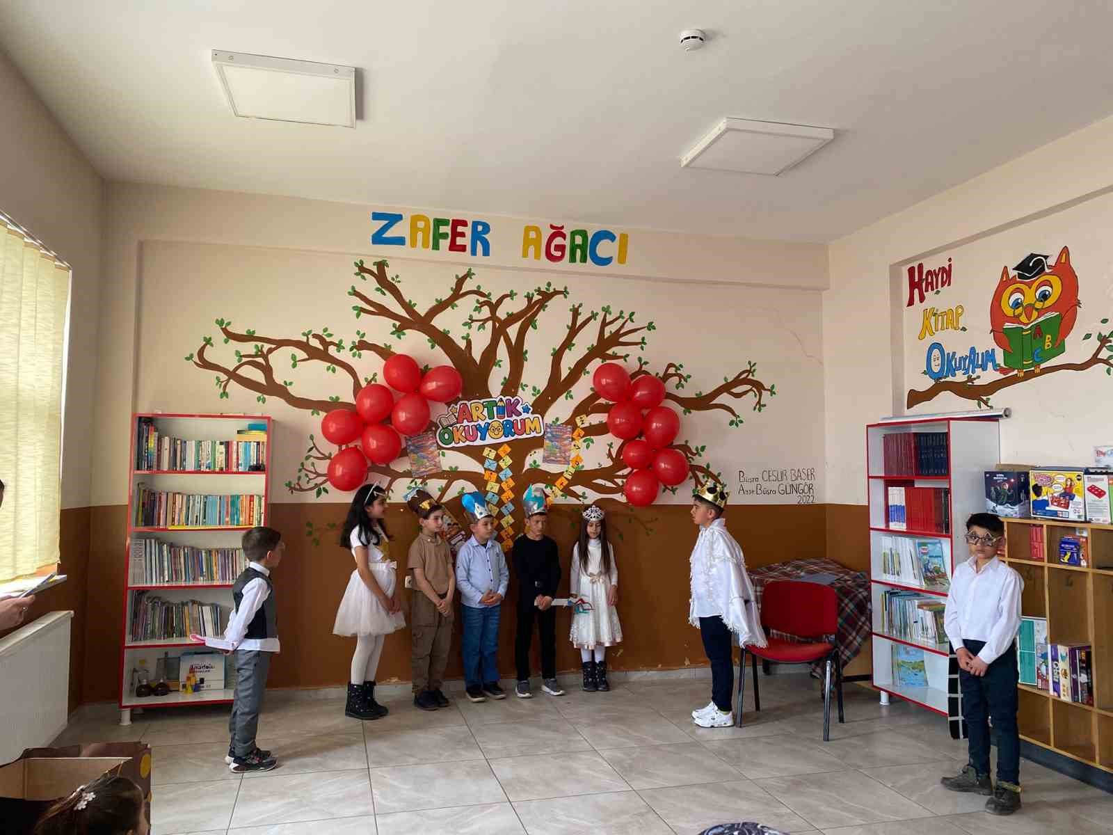 Kars’ta köy okulunda tiyatro coşkusu: Öğrencilerden renkli gösteri