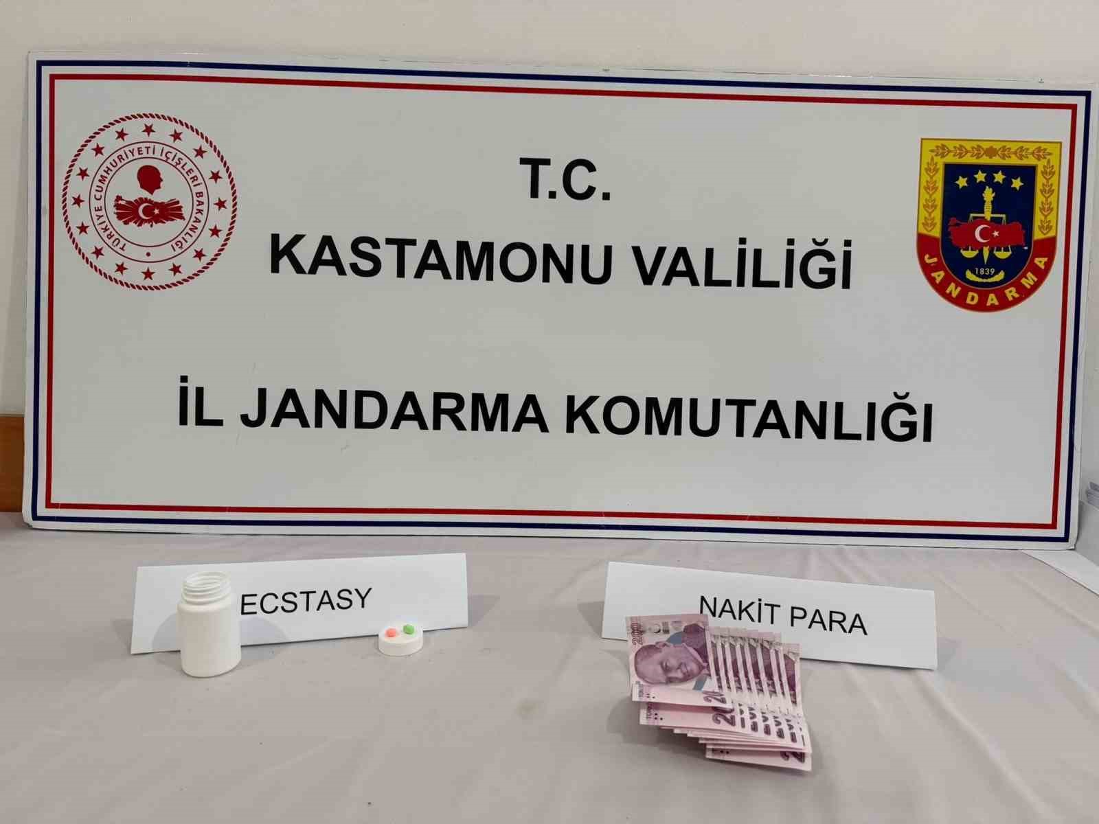 Kastamonu&rsquo;da uyuşturucu operasyonu: 3 tutuklama

