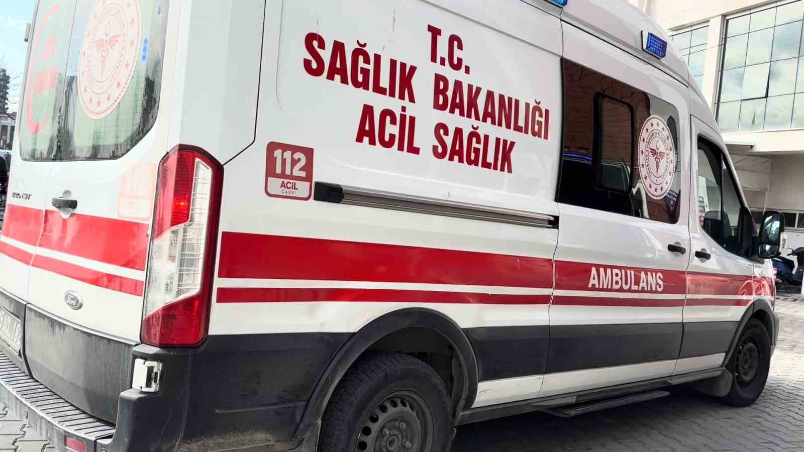 Sınıfın d&uuml;şen tavan sıvası 3 &ouml;ğrenciyi yaraladı
