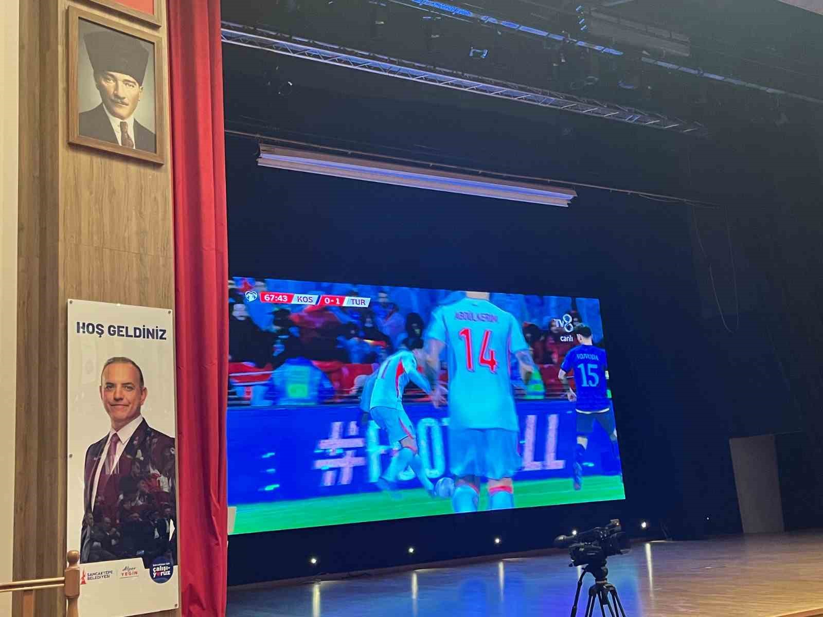 Sancaktepe&rsquo;de tarihi gece: 24 yıllık D&uuml;nya Kupası hasreti dev ekran coşkusuyla son buldu
