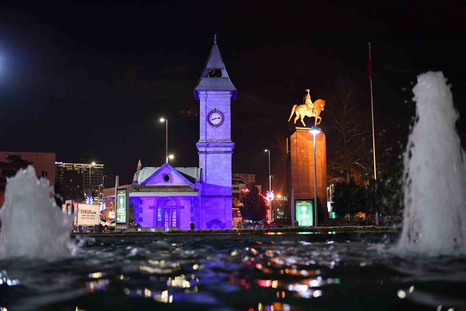 Kayseri B&uuml;y&uuml;kşehir, tarihi surları mavi ışıkla aydınlatarak otizm farkındalığına dikkat &ccedil;ekti
