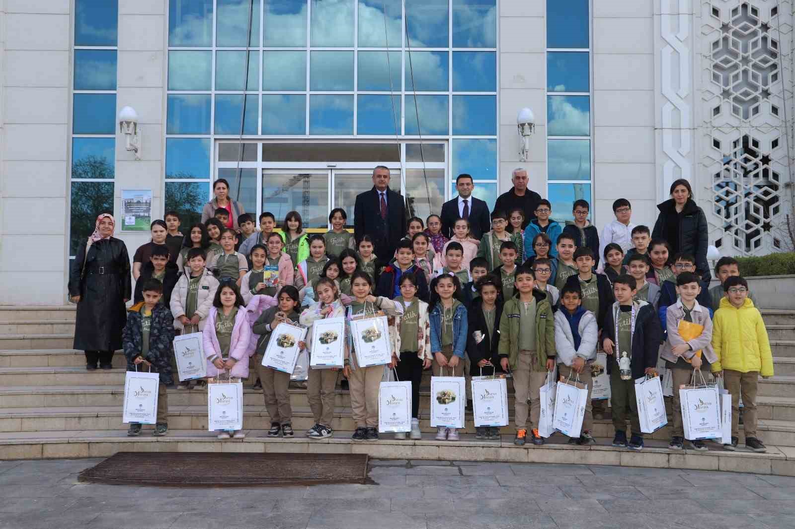 Fatih İlkokulu &ouml;ğrencileri belediye hizmetlerini yerinde inceledi
