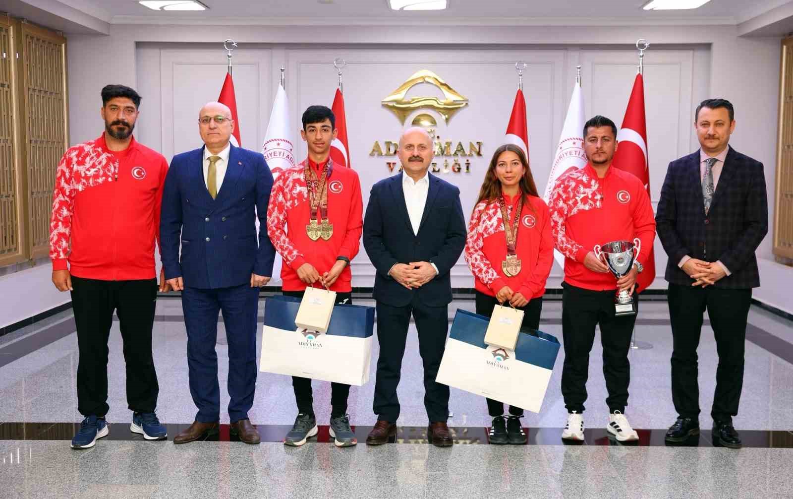 Vali Varol, Balkan şampiyonlarını ödüllendirdi