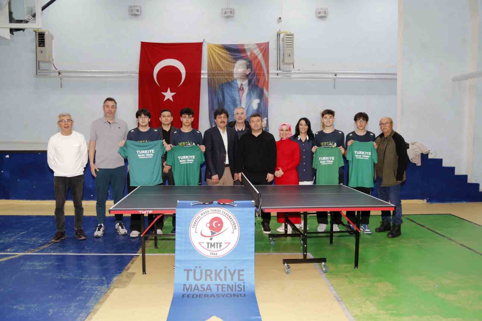 T&uuml;rkiye &uuml;&ccedil;&uuml;nc&uuml;s&uuml; Menteşe Anadolu Lisesine federasyondan tenis masası
