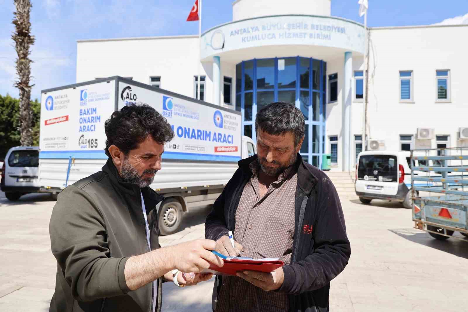 Hortum ve yağıştan zarar g&ouml;ren Kumlucalı &ccedil;ift&ccedil;ilere sera naylonu desteği
