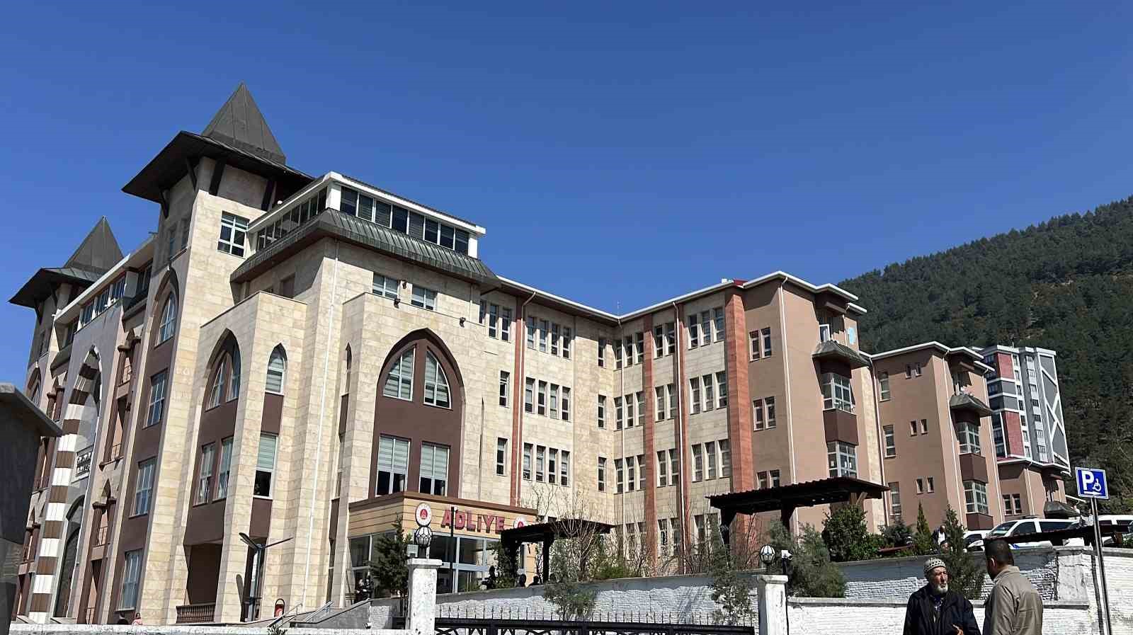 Bebeğe şiddet uygulayan hemşire: "Ben de bir anneyim evladımın yanında olmalıyım"
