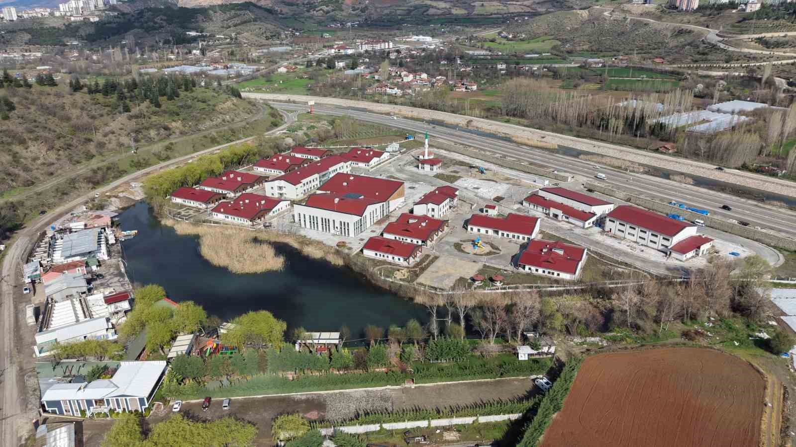 Tokat&rsquo;ta yarım kalan kamp&uuml;s projesinde d&uuml;ğ&uuml;m &ccedil;&ouml;z&uuml;l&uuml;yor
