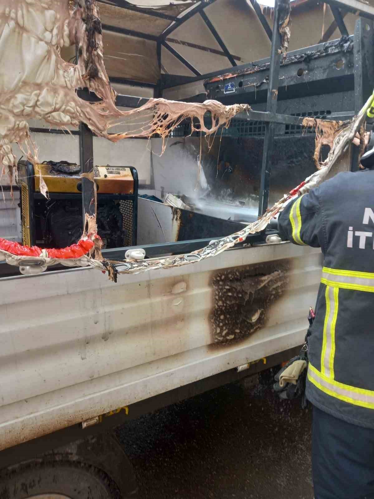 Tokat&rsquo;ta jenerat&ouml;rden &ccedil;ıkan kıvılcım aracı yaktı
