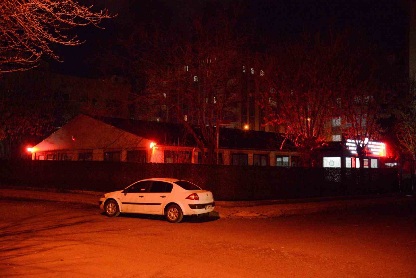 Kırmızı ışıklar eşit yaşam i&ccedil;in yandı
