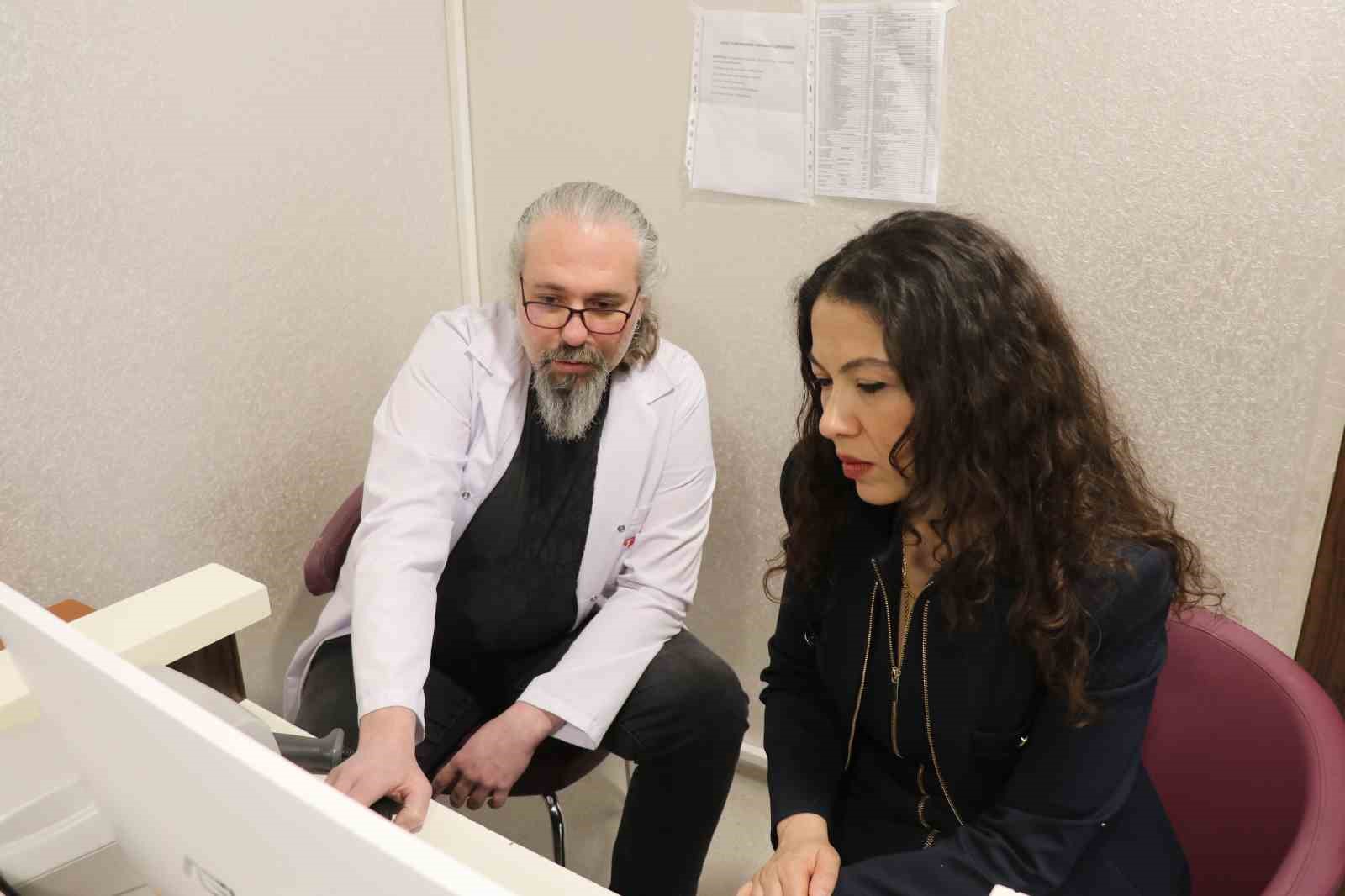 Karın b&ouml;lgesindeki 30 santimlik dev t&uuml;m&ouml;r ameliyatla &ccedil;ıkarıldı
