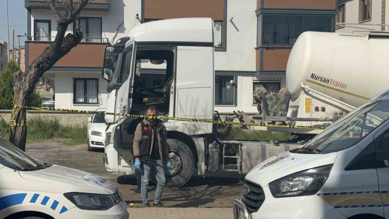 Tırın altındaki kasklı katil ağabeyi &ccedil;ıktı
