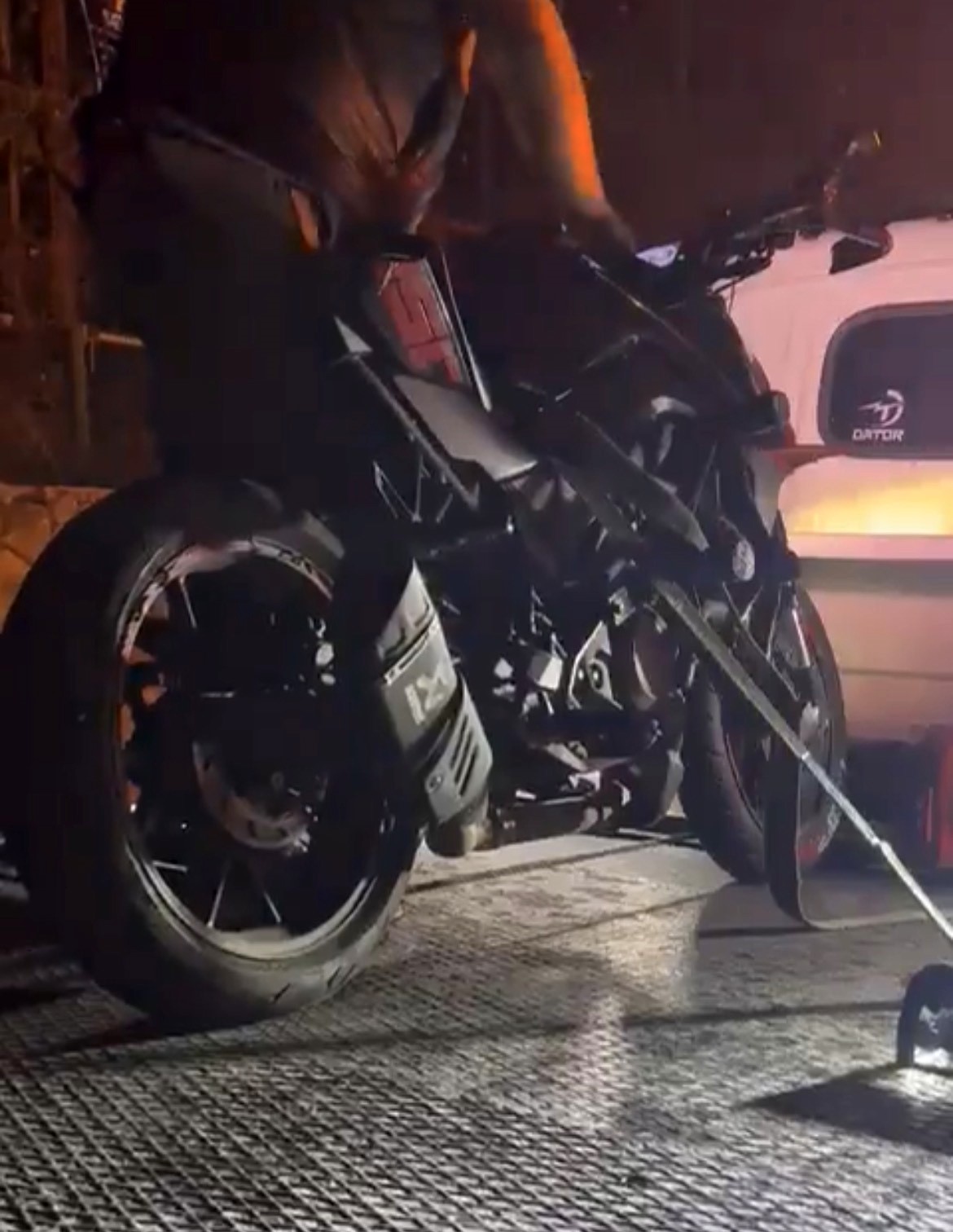 Beykoz&rsquo;da abartı egzozlu motosiklet s&uuml;r&uuml;c&uuml;s&uuml;ne 454 bin lira ceza
