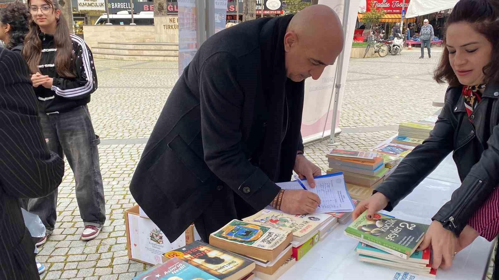 Kitap bağış kampanyası Edremit&rsquo;te başladı
