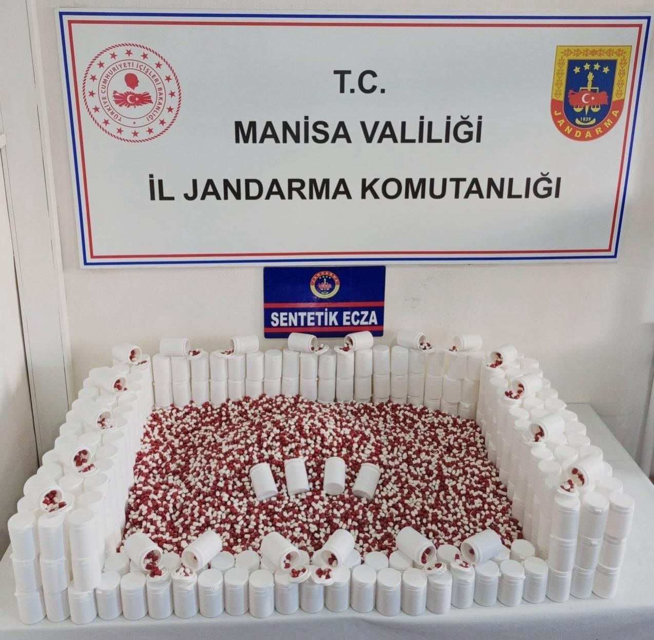 Manisa&rsquo;da jandarmadan uyuşturucuya darbe: 106 tutuklama
