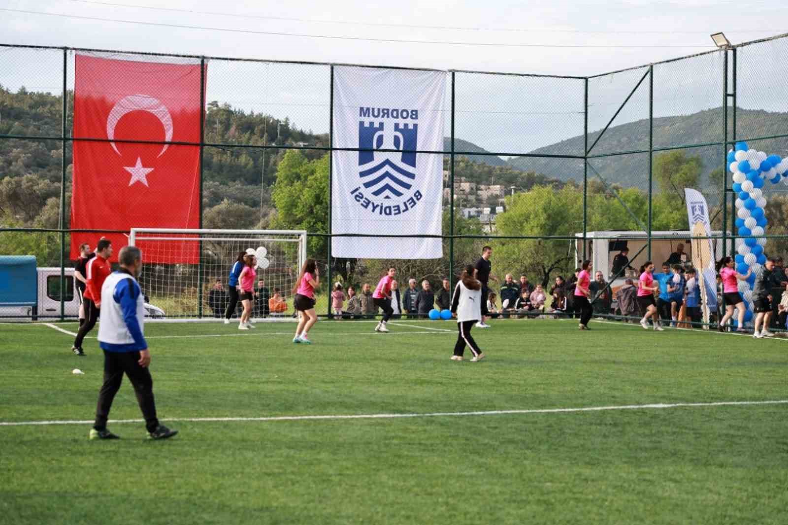 Bodrum &Ccedil;iftlik Halı Saha Tesisleri vatandaşların kullanımına a&ccedil;ıldı
