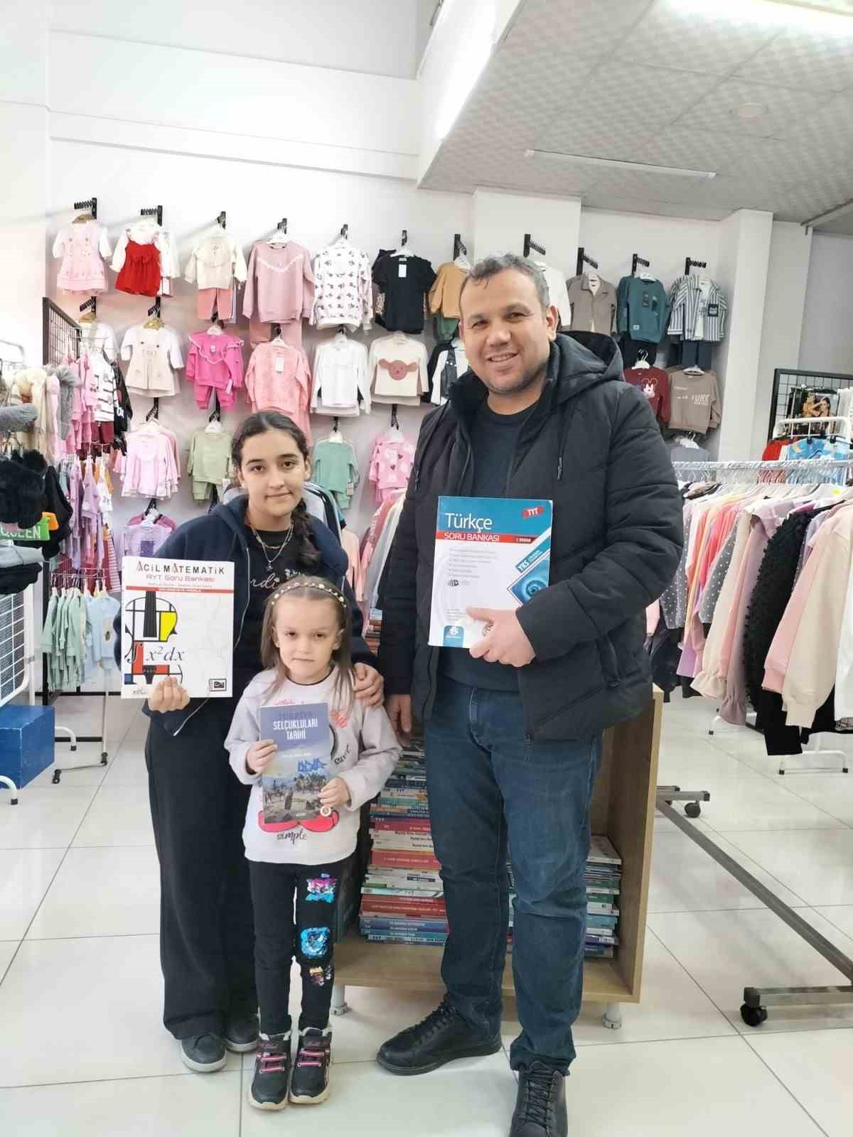 Denizli&rsquo;de 7 yıldır s&uuml;ren "Her alışverişe bir kitap" kampanyasında binlerce vatandaş kitapla  buluştu
