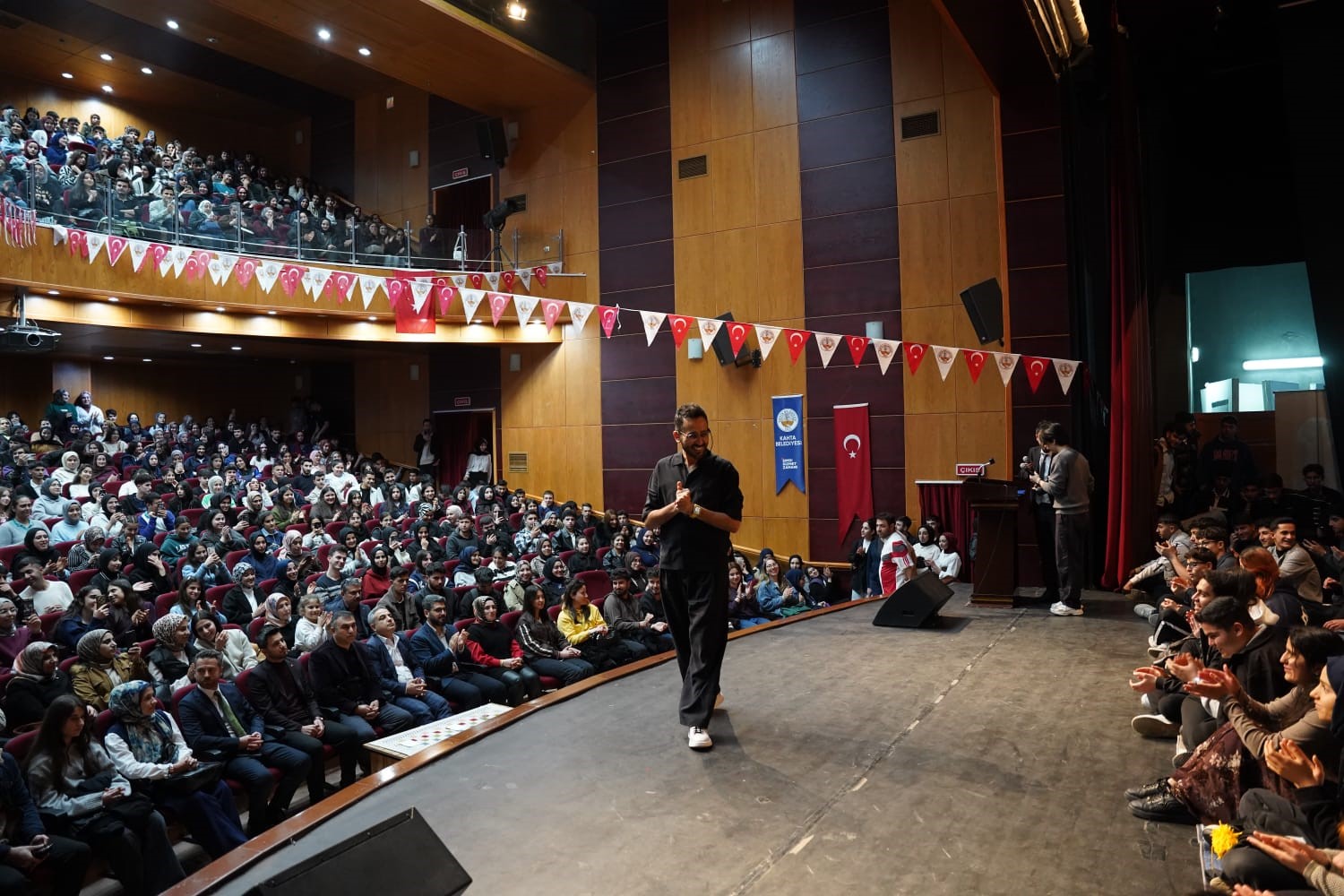 Kahta Belediyesi&rsquo;nden eğitime anlamlı destek: YKS seminerine yoğun ilgi
