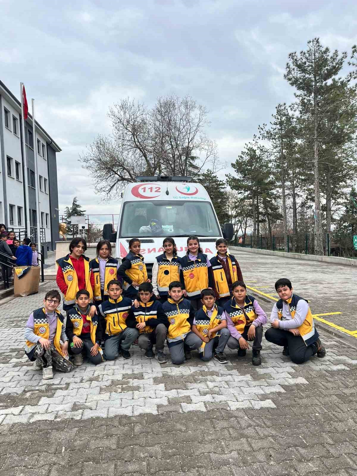 Eskişehir&rsquo;de &ouml;ğrencilere ilk yardım ve Minik 112 Eğitimi verildi
