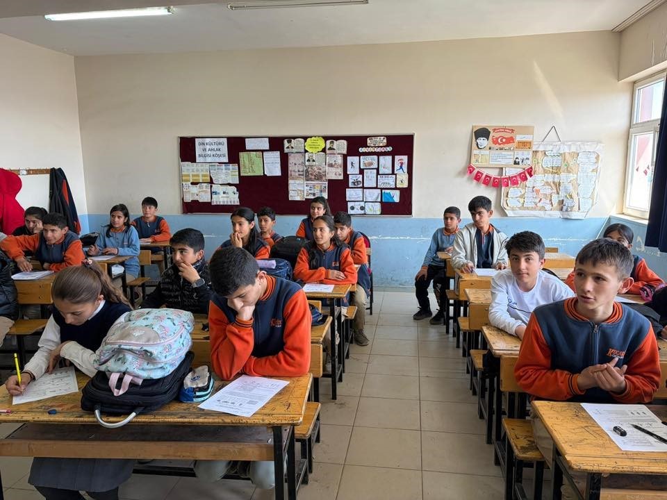 Kaymakam Kahraman okul ziyaretlerini sürdürüyor