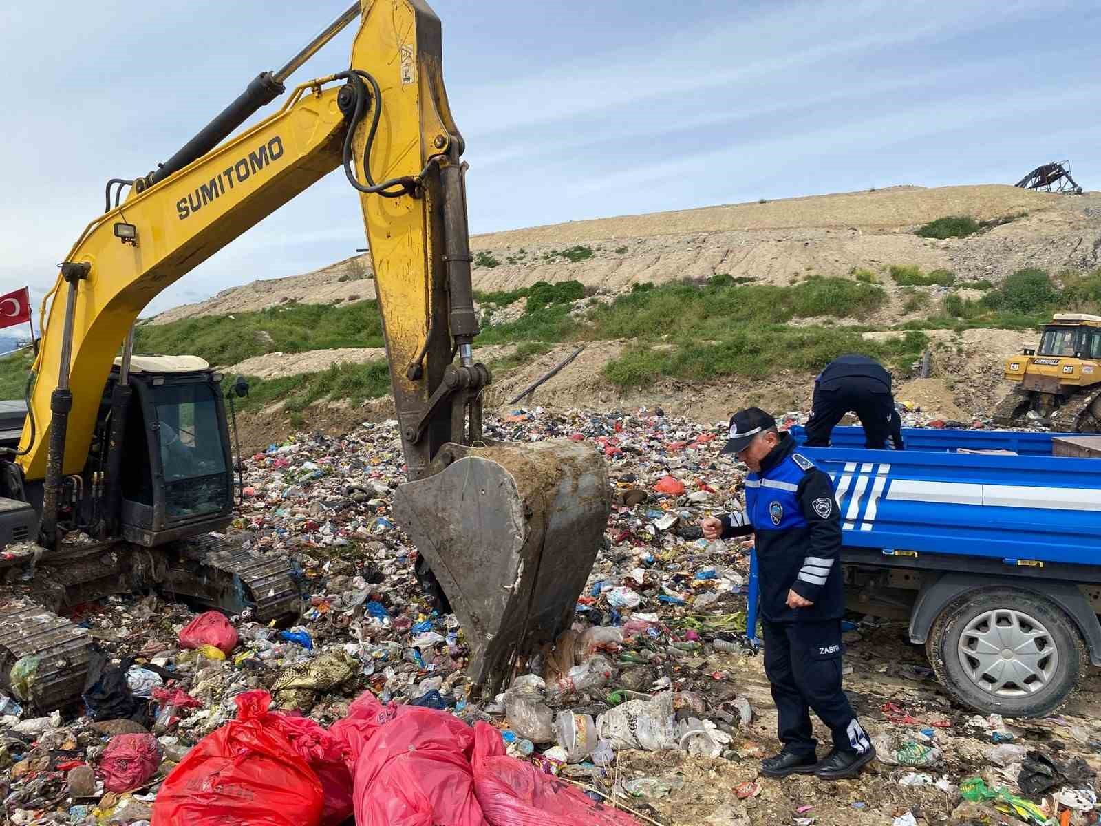 Mersin&rsquo;de sağlıksız şekilde taşınan &ccedil;iğ k&ouml;fte kolilerine el konuldu
