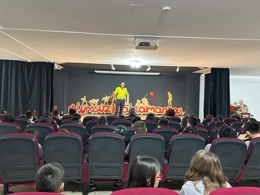 Niğde&rsquo;de 711 &ouml;ğrenciye g&uuml;venlik ve bilin&ccedil;lendirme eğitimi
