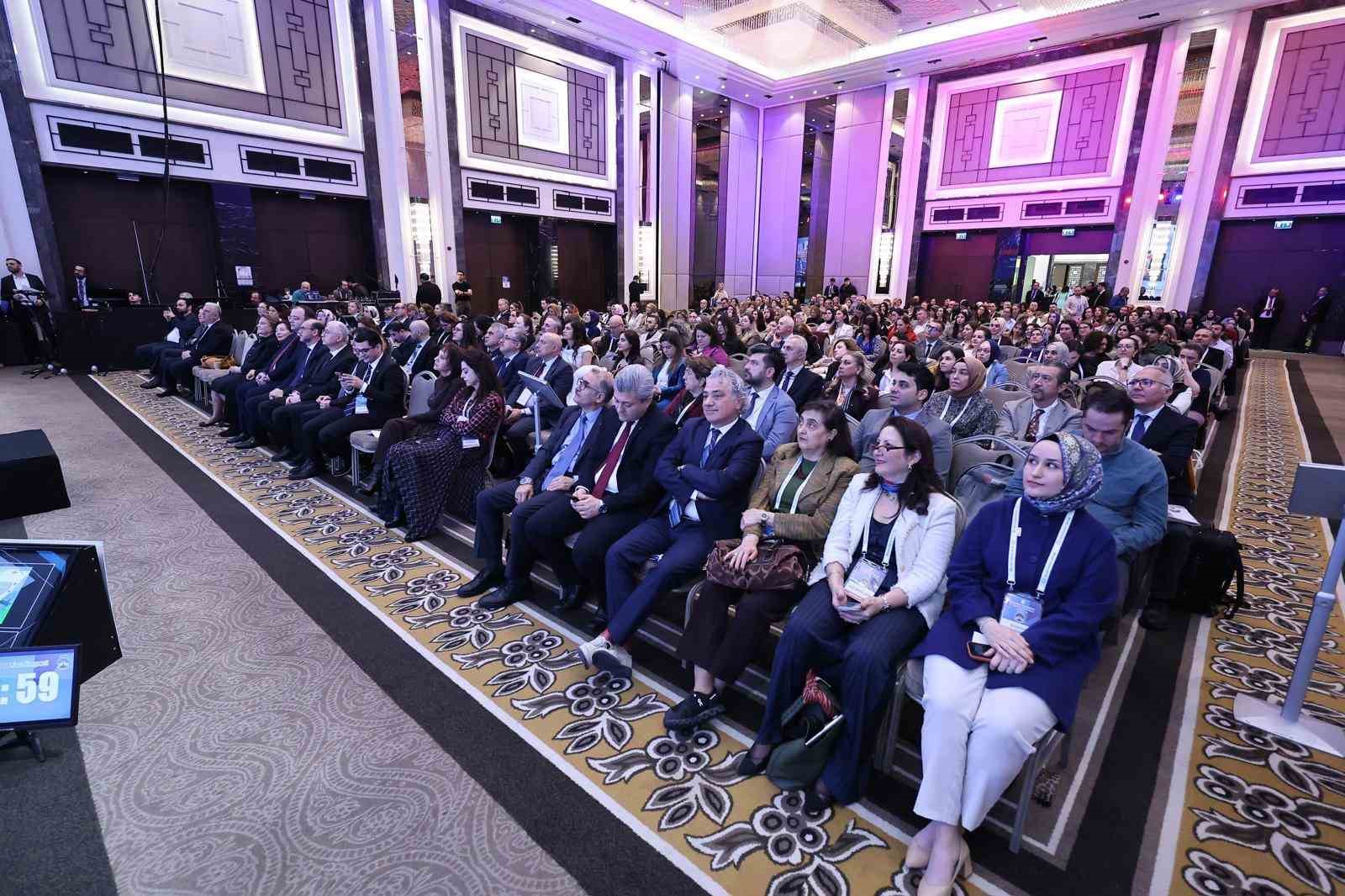 Pediatri d&uuml;nyası İstanbul&rsquo;da buluştu
