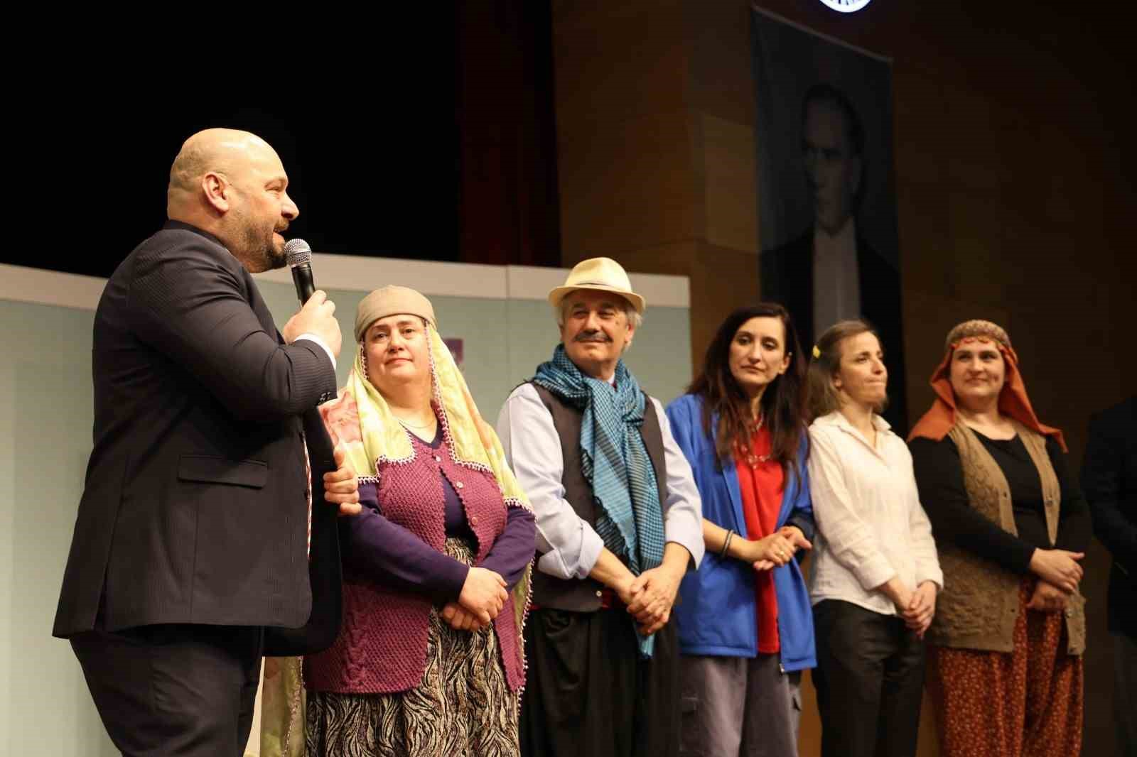 Tiyatro tutkunları Atakum&rsquo;da buluştu
