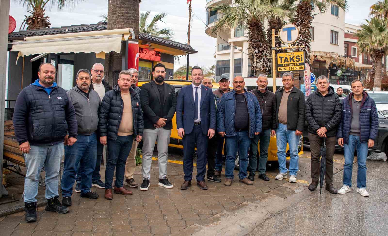 Başkan Vekili Demirtaş, taksici esnafı ile g&ouml;r&uuml;şt&uuml;
