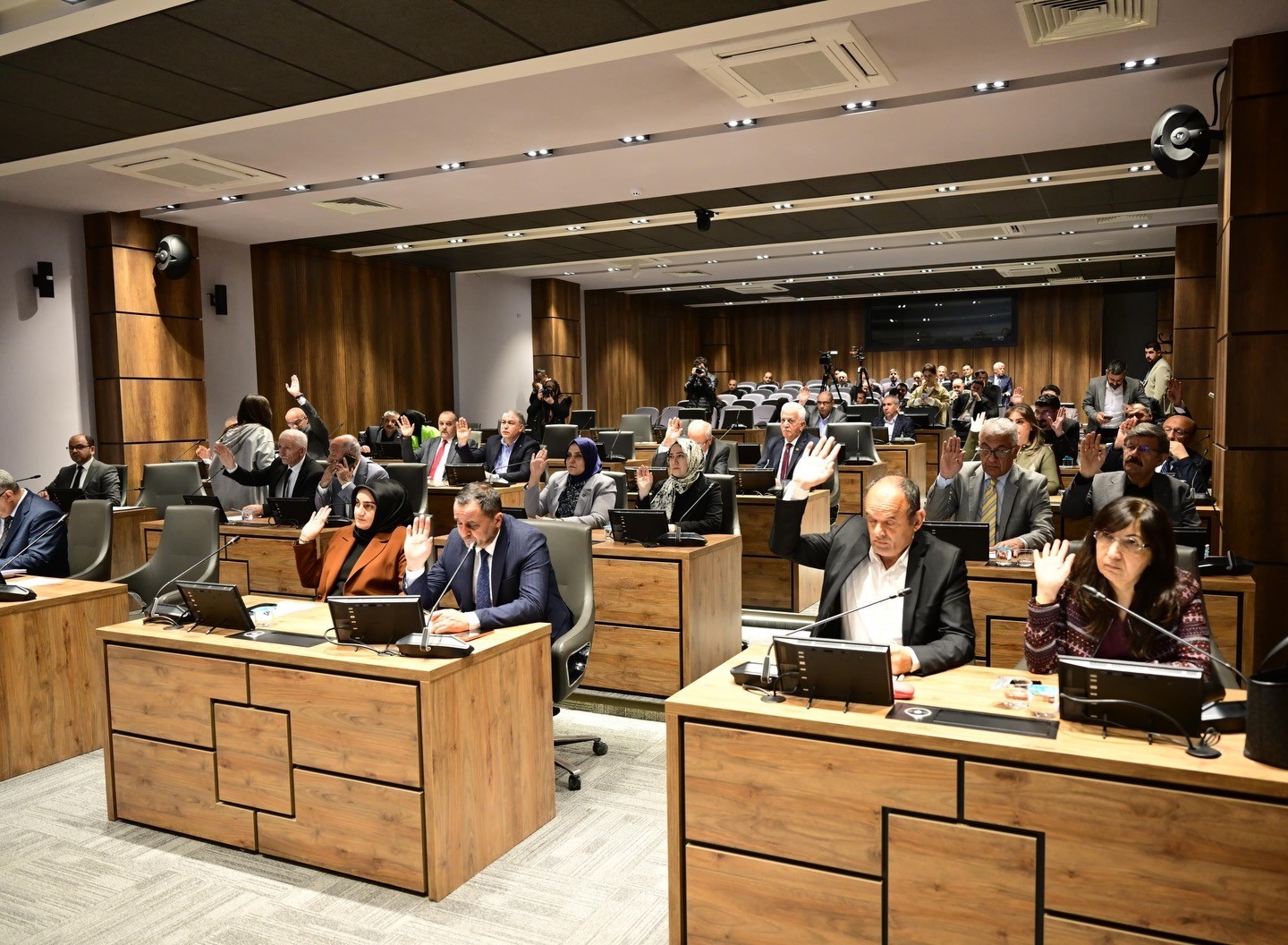 Yeşilyurt Belediye Meclisi&rsquo;nde başkan vekilleri, enc&uuml;men ve ihtisas komisyonu &uuml;yeleri belli oldu
