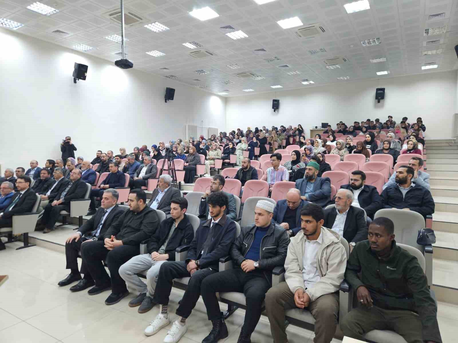 &Uuml;niversiteler arası hafızlık yarışması b&ouml;lge finali Elazığ&rsquo;da ger&ccedil;ekleşti
