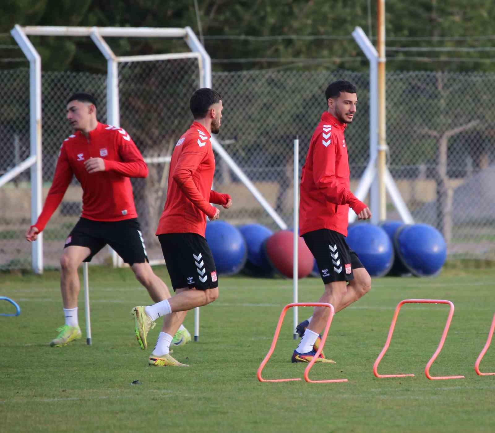 İsmet Taşdemir&rsquo;in aklı play-off&rsquo;ta
