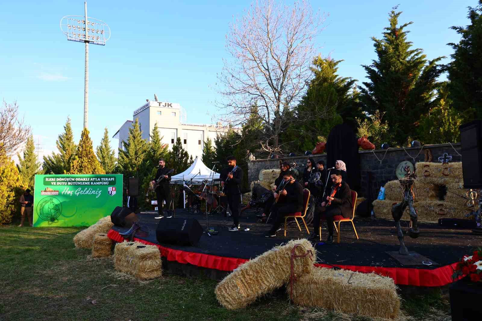Elazığ Hipodromu&rsquo;nda "İleri D&ouml;n&uuml;ş&uuml;m Odaklı Duyu B&uuml;t&uuml;nleme Kamp&uuml;s&uuml;" a&ccedil;ıldı
