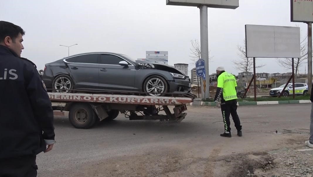 Kilis&rsquo;te motosikletle otomobil &ccedil;arpıştı: 1 yaralı
