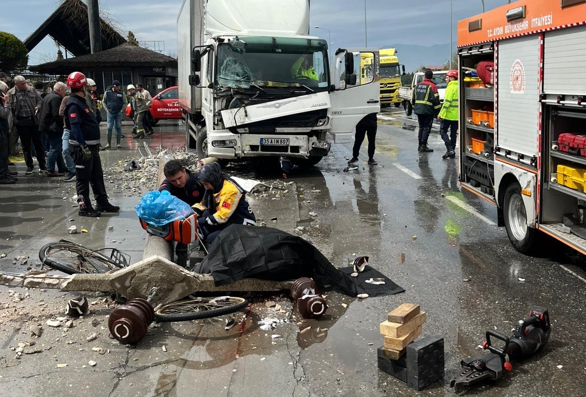 Beton direğin altında kalan bisikletli hayatını kaybetti