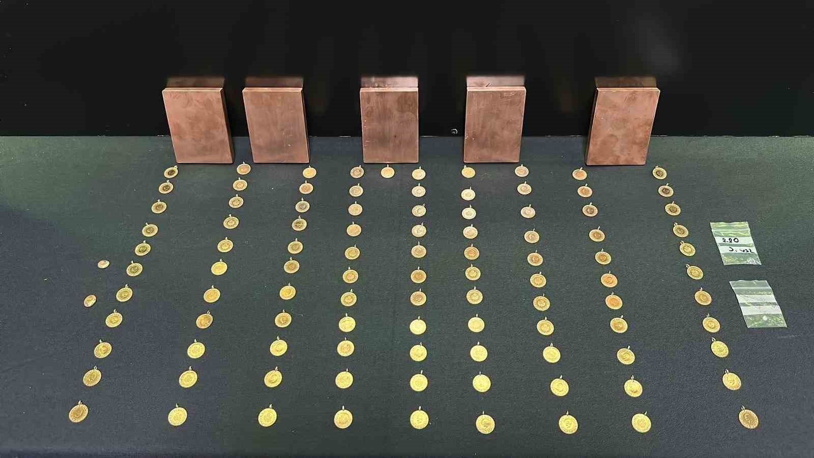 Yüzlerce sahte altın ile yakalandılar